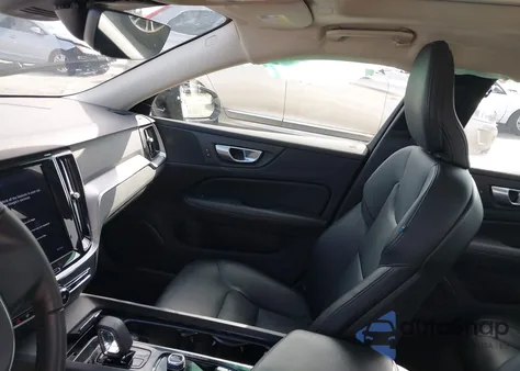 2024 Volvo S60 B5 Core Dark Theme z USA, uszkodzony, nr VIN 7JRL12TK7RG323146